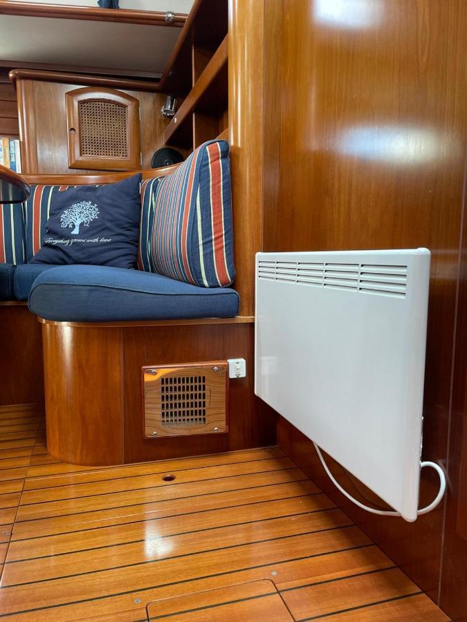 Beautiful And Comfortable Sailboat With Secure Parking Available Hotel Barcelona Exterior photo